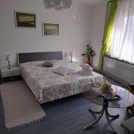 Hotel Sobe Za Nocenje Gospić Esterno foto
