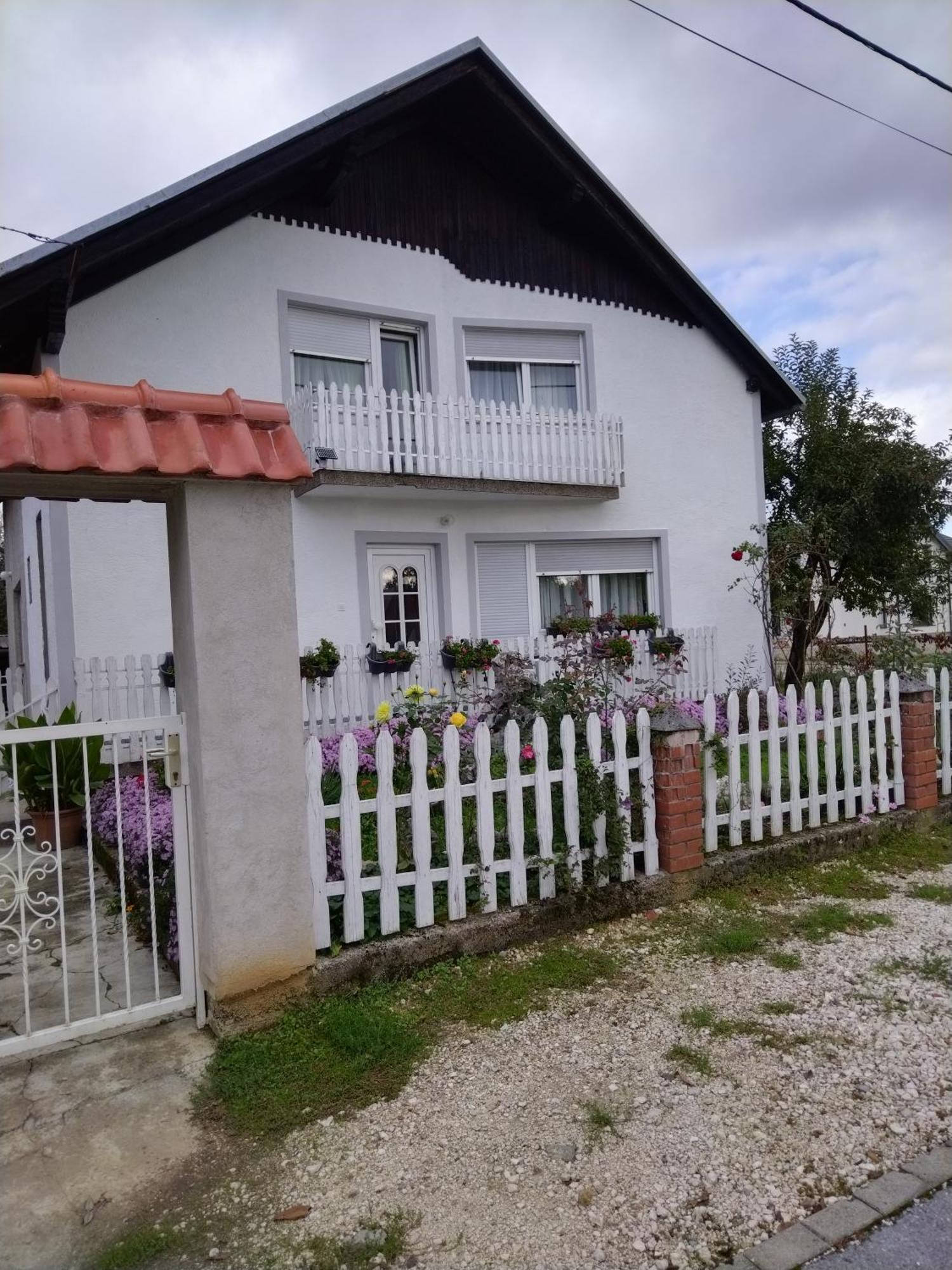 Hotel Sobe Za Nocenje Gospić Esterno foto